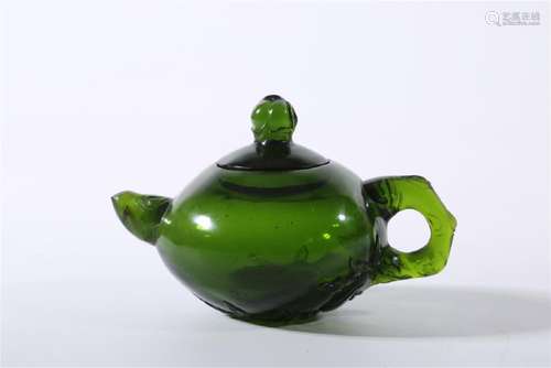 A GREEN GLASS TEAPOT AND COVER.ANTIQUE