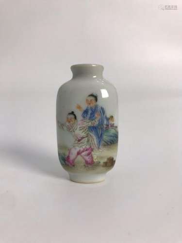 A FAMILLE-ROSE SNUFF BOTTLE.MARK OF QIANLONG