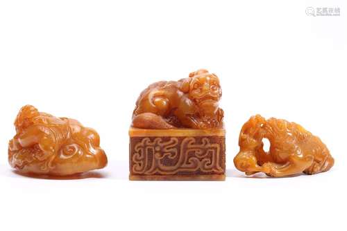 A SET OF THREE HUANGHUALI SEALS.ANTIQUE