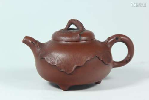A YIXING TEAPOT AND COVER.ANTIQUE