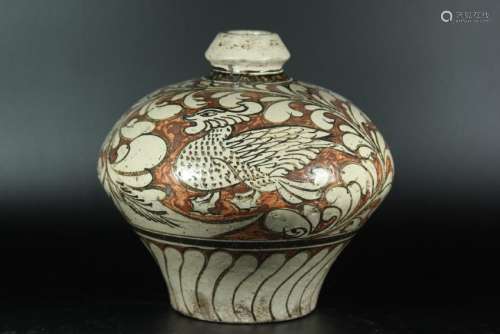 A PAINTED CIZHOU MEIPING .ANTIQUE