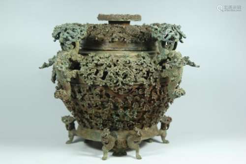 A BRONZE RITUAL WINE VESSEL.ANTIQUE