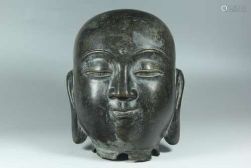 A BRONZE BUDDHA HEAD.ANTIQUE