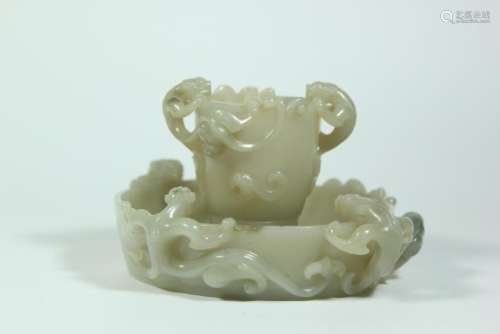 A CARVED JADE 'DRAGON' WASHER.QING DYNASTY