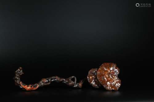 A CARVED PORCELAID 'LINGZHI' RUYI SCEPTER.ANTIQUE