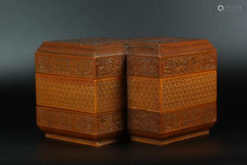 A CARVED BAMBOO BOX AND COVER.ANTIQUE