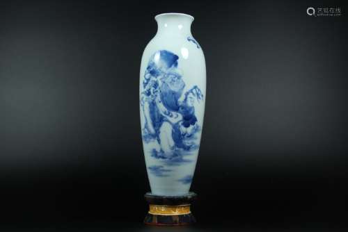 A BLUE AND WHITE VASE.MARK OF QIANLONG