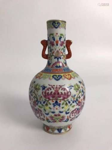 A FAMILLE-ROSE BOTTLE VASE.MARK OF JIAQING