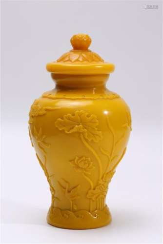 A CARVED YELLOW-GLASS JAR AND COVER.MARK OF QIANLONG
