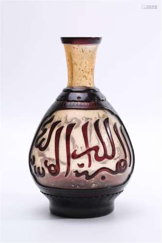 A BLACK-GLAZED  WHITE GLASS VASE.MARK OF QIANLONG