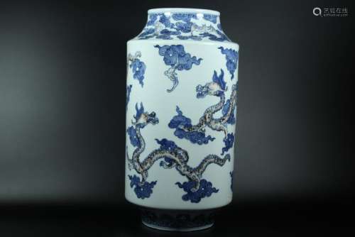 AN IRON-RED BLUE AND WHITE DRAGON VASE.QING DYNASTY
