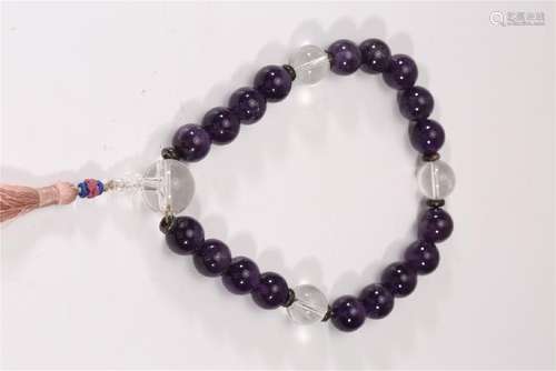 A PURPLE AGATE BRACELET.