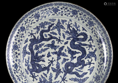 A MASSIVE BLUE AND WHITE 'DRAGON' DISH