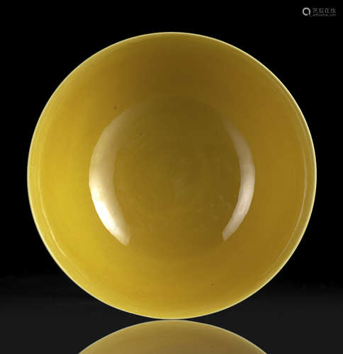 A FINE YELLOW-GLAZED PORCELAIN BOWL