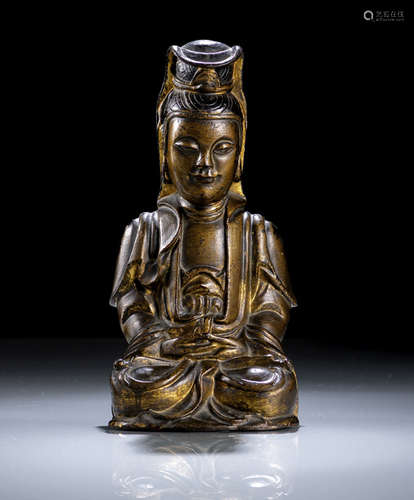 A BRONZE FIGURE OF SEATED GUANYIN