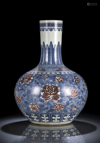 A LARGE UNDERGLAZE-BLUE AND COPPER-RED PEONY VASE