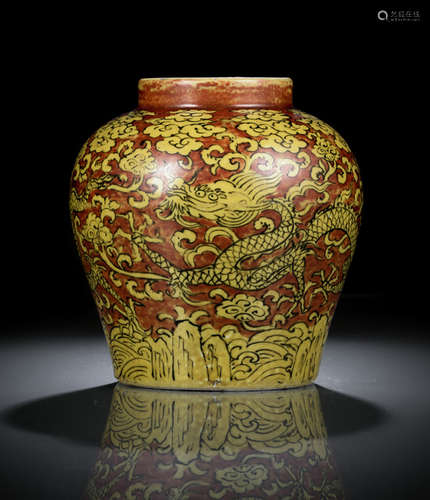 A RARE YELLOW-GROUND AND IRON-RED IMPERIAL 'DRAGON' JAR