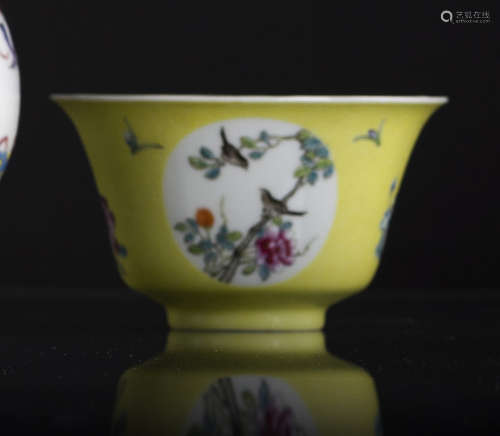 A YELLOW-GROUND SCRAFFIATO FAMILLE ROSE PORCELAIN BOWL