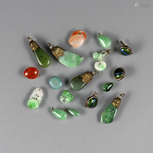 A GROUP OF 18 PENDANTS