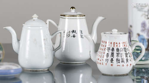 A GROUP OF THREE PORCELAIN TEAPOTS AND COVERS