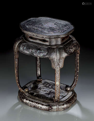 A FINE AND LARGE LACQUE-EN-BOURGAUTÉE INCENSE STAND. China