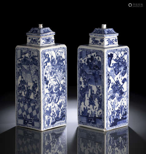 A GOOD PAIR OF BLUE AND WHITE PORCELAIN BOTTLES WITH COVERS