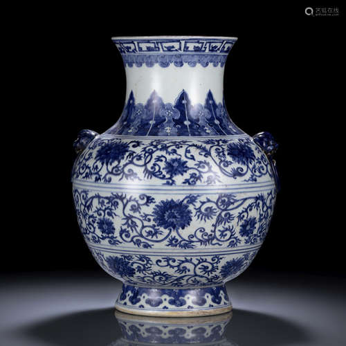 A BLUE AND WHITE BLOSSOM PORCELAIN VASE