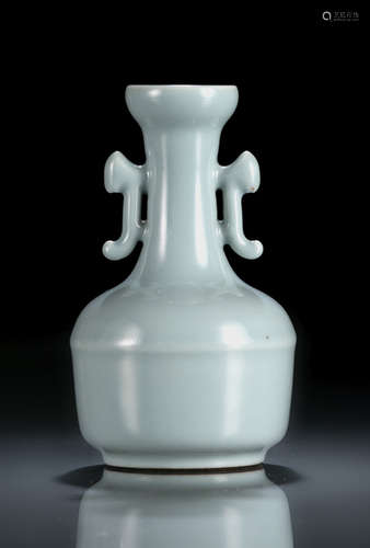 A RARE RU-TYPE GLAZED PORCELAIN VASE