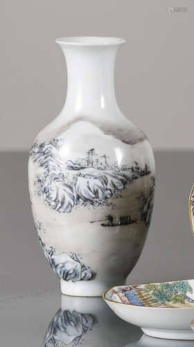 A GRISAILLE-PAINTED LANDSCAPE EGGSHELL PORCELAIN VASE