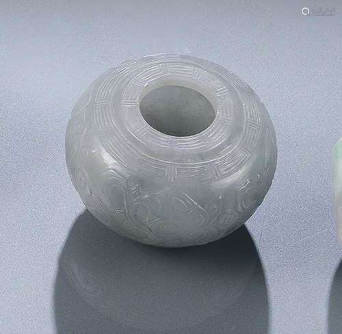 A SMALL CIRCULAR JADEITE BRUSH WASHER