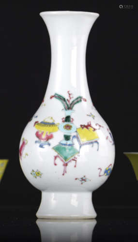 A POLYCHROME DECORATED PORCELAIN BOTTLE VASE