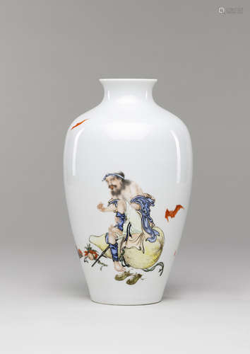 A VERY FINE AND RARE FAMILLE ROSE LI TIEGUAI PORCELAIN VASE BY WANG DAFAN (1888-1961)