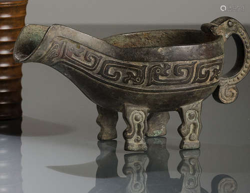 A BRONZE SPOUTED WATER VESSEL (YI)