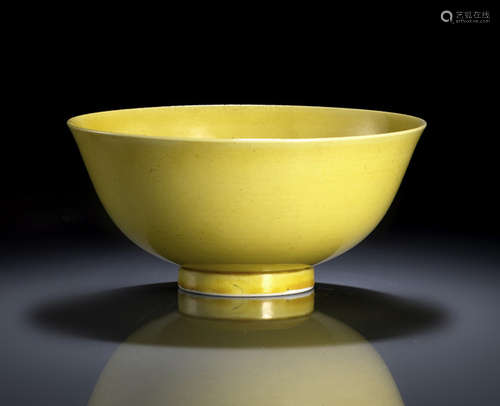 A FINE YELLOW-GLAZED PORCELAIN BOWL