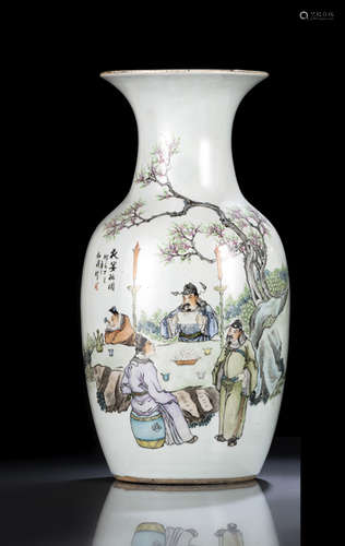 A WELL PAINTED FAMILLE ROSE VASE IN THE STYLE OF QIAN AN (1868-1938)