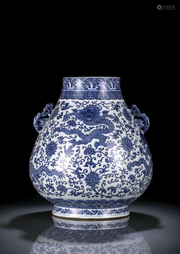 A HU-SHAPED BLUE AND WHITE DRAGON VASE