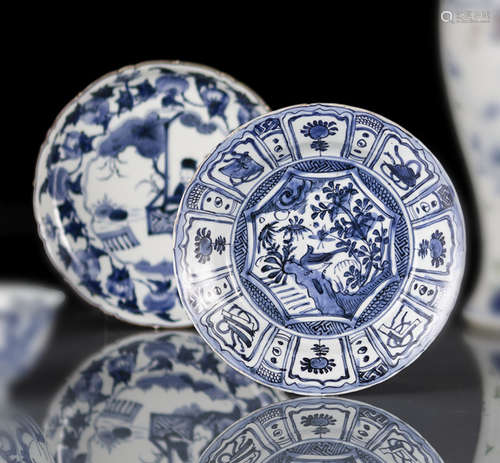 A BLUE AND WHITE BLOSSOM-SHAPED KAKIEMON DISH