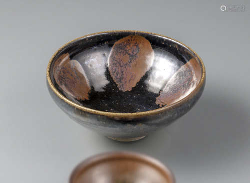 A LARGE HENAN 'RUSSET' SPLASHED BOWL