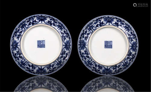 A PAIR OF BLUE AND WHITE 'BATS AND SHOU' DISHES