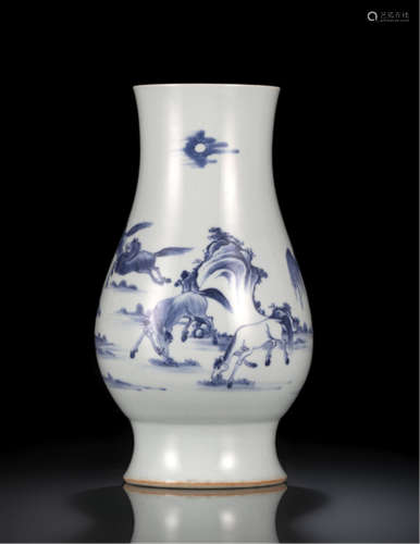 A FINELY PAINTED BLUE AND WHITE PORCELAIN VASE WITH THEEIGHTHORSESOFKING MU