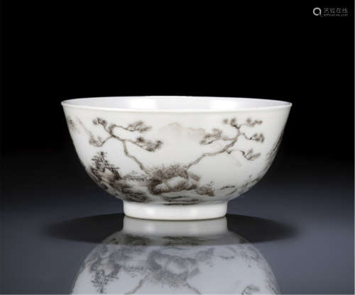 A VERY FINELY PAINTED GRISAILLE PORCELAIN BOWL WITH A SEA LANDSCAPE