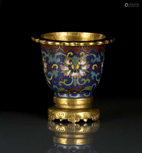 A PART-GILT BLOSSOM-SHAPED CLOISONNÉ CUP WITH STAND