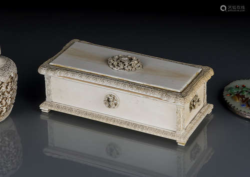 AN IVORY CASKET WITH FLORAL HIGH RELIEF ORNAMENTS