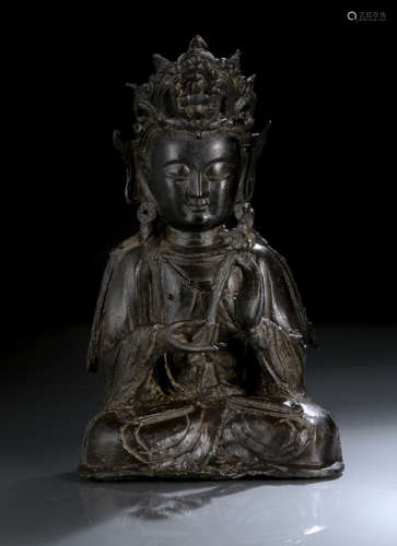 A BRONZE FIGURE OF SEATED GUANYIN WITH RUYI