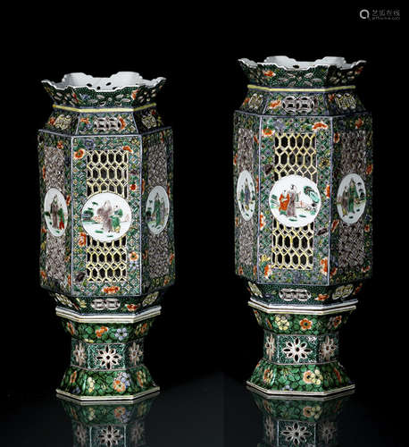 A PAIR OF FAMILLE VERTE PORCELAIN LANTERNS