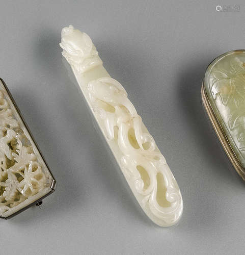 A CARVED JADE BELT HOOK WITH CHILONG