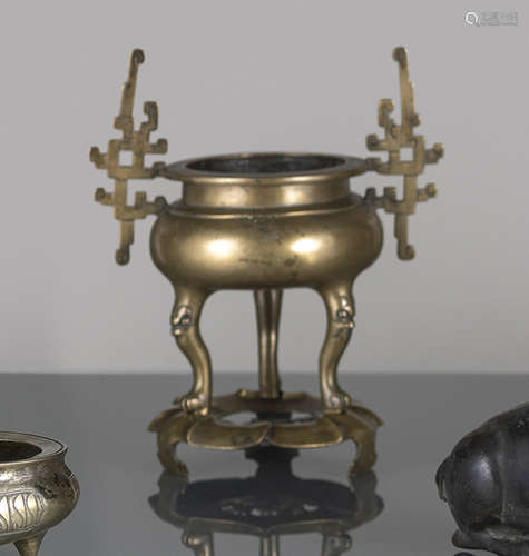 A BRIONZE CENSER ON IT'S STAND