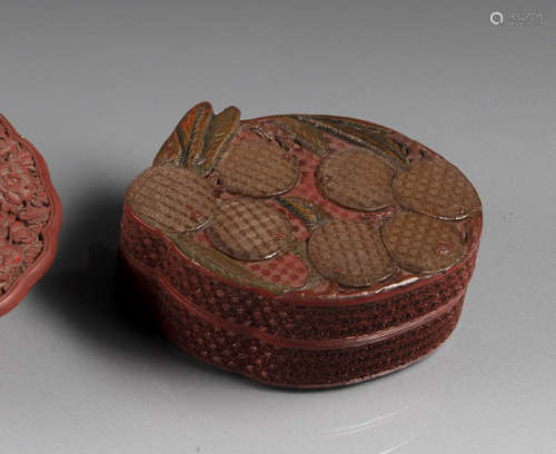 A FINE CARVED THREE-COLORED FRUIT-SHAPED CINNABAR LACQUER BOX AND COVER WITH LYCHEE