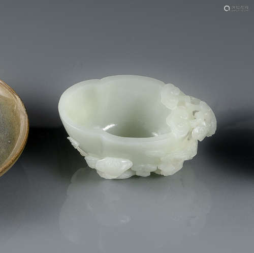 A WELL CRAVED LIGHT GREEN JADE LINGZHI WINE CUP