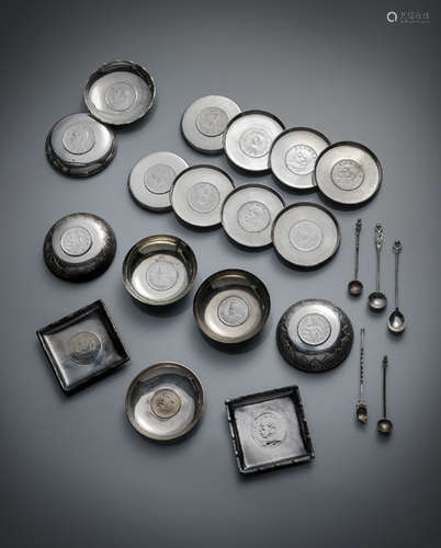 A GROUJP OF 17 SMALL SILVER DISHES WITH COINS AND A GROUP OF 5 SPOONS